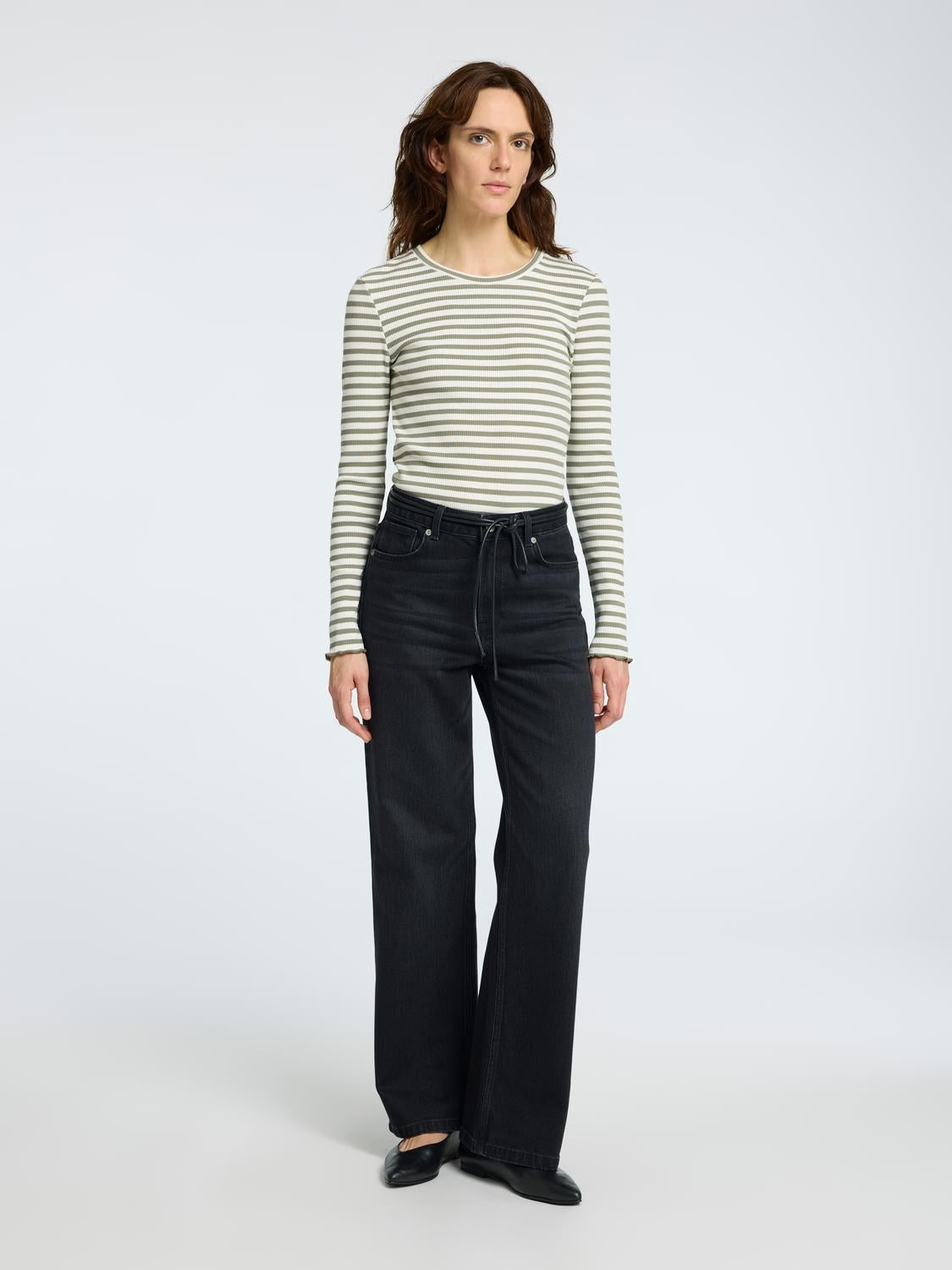 model_shot-front_full